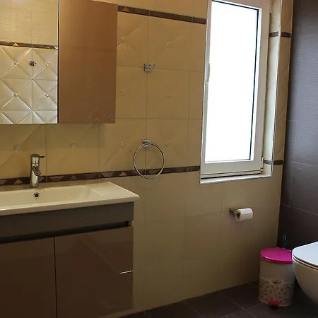 Elegant View - - 3bd Apartment *