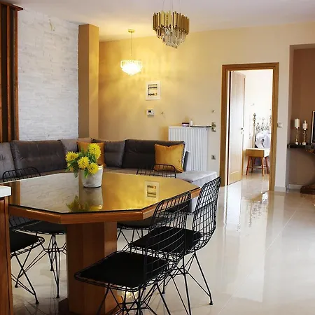 Elegant View - - 3bd Apartment *